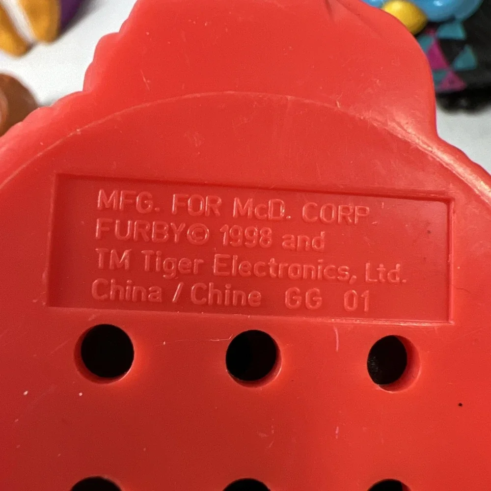 Vtg McDonald's Furby‎ lot of 9 figures—8 Plastic Figures 1 Plush Bag Clip